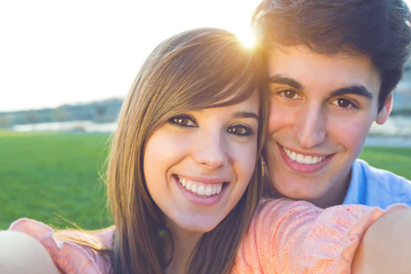couple-taking-selfie-smiling